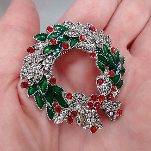 Vintage Kenneth Cole Christmas Wreath Brooch - Picture 5 of 5